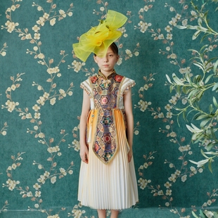 童装儿童民族服装女童歌唱演出服唐装中国风织锦款重工改良走秀旗