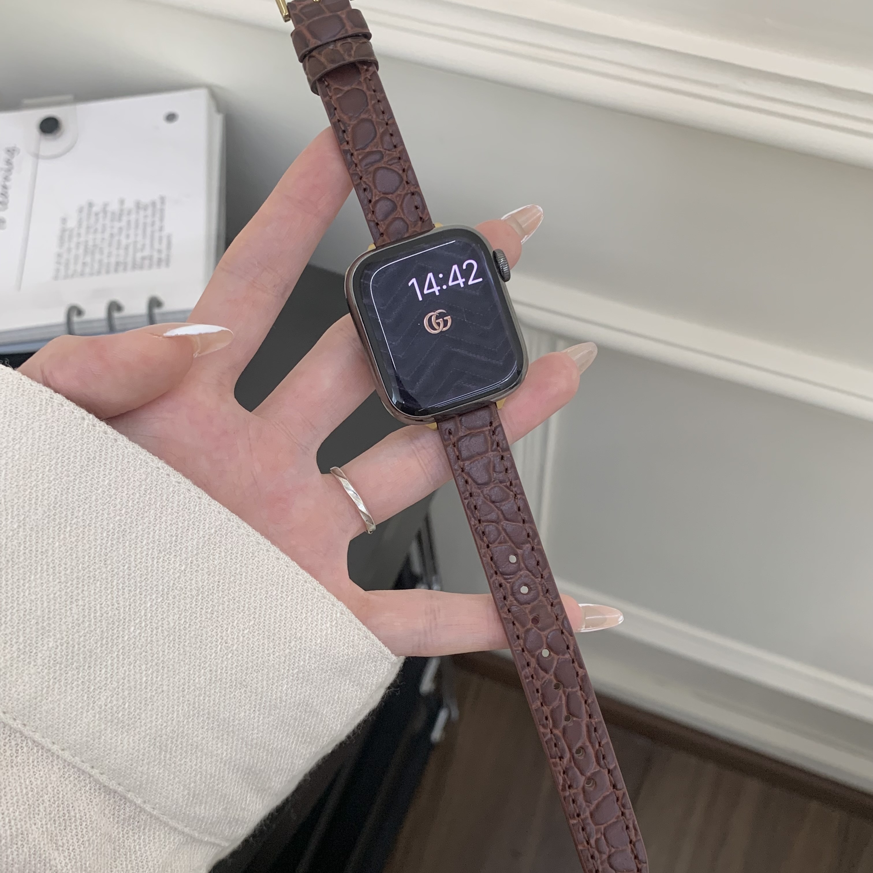 真皮鳄鱼纹表带适用苹果iWatchs11高级applewatchs10s9s8s7女SE21