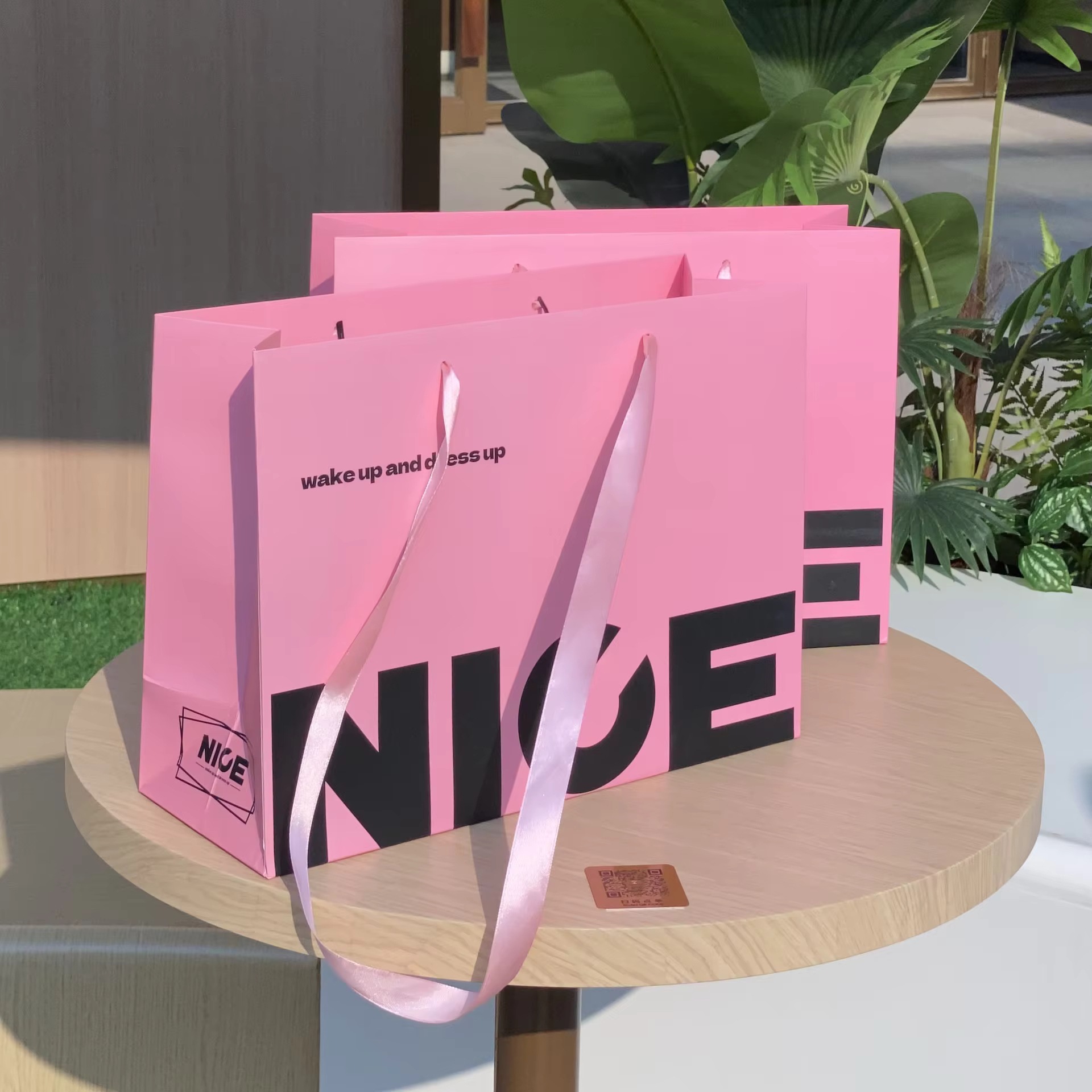 手提袋纸袋定制礼品袋包装压花LOGO印刷环保卡片纸礼品袋精包装袋