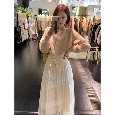 Femininity套装 高山绵羊毛混纺V领针织开衫/珠光欧根纱百褶裙