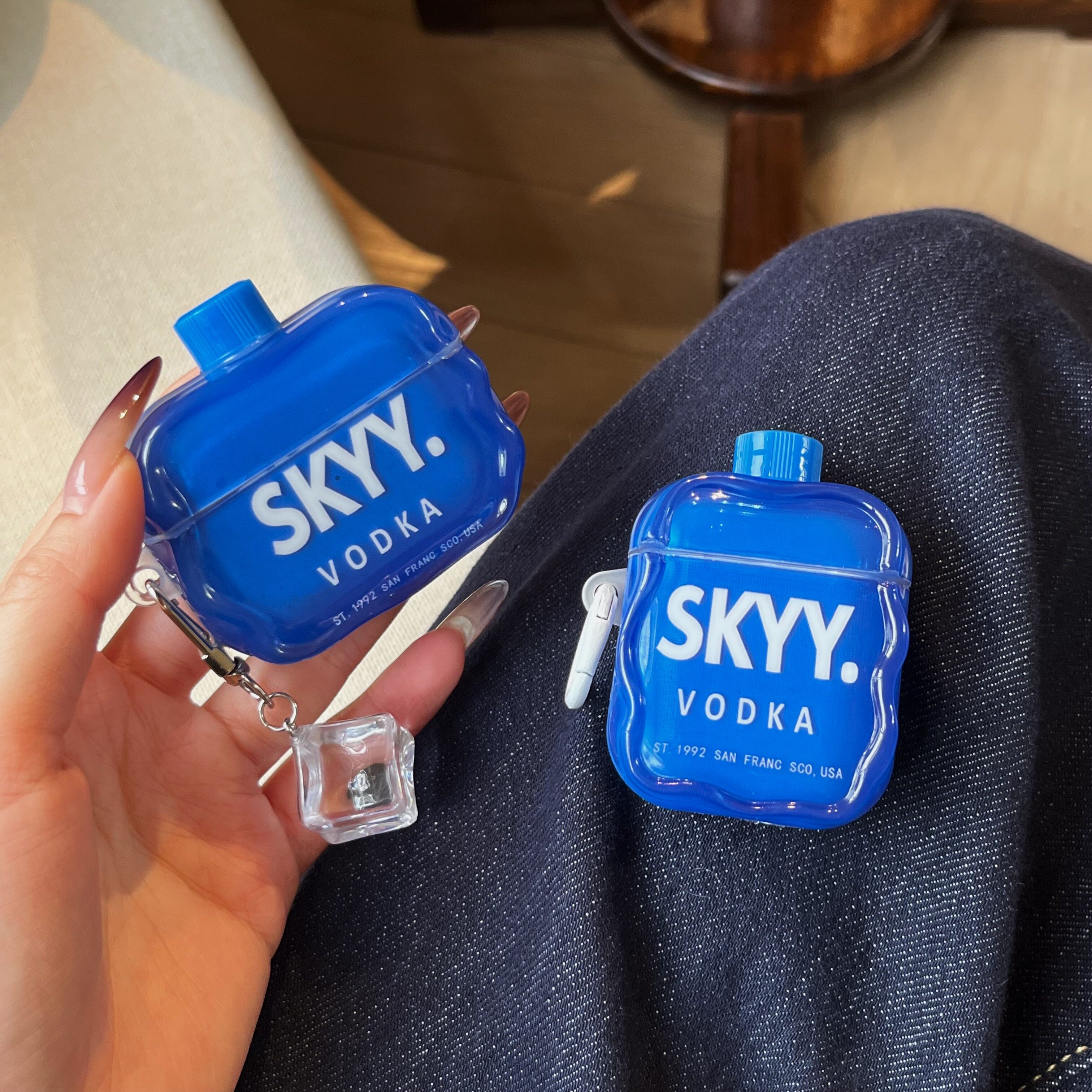 ins创意立体瓶盖深蓝色伏特加airpodspro3保护套airpod4适用苹果pro2耳机壳二代无线蓝牙第三代3代4四代5五代