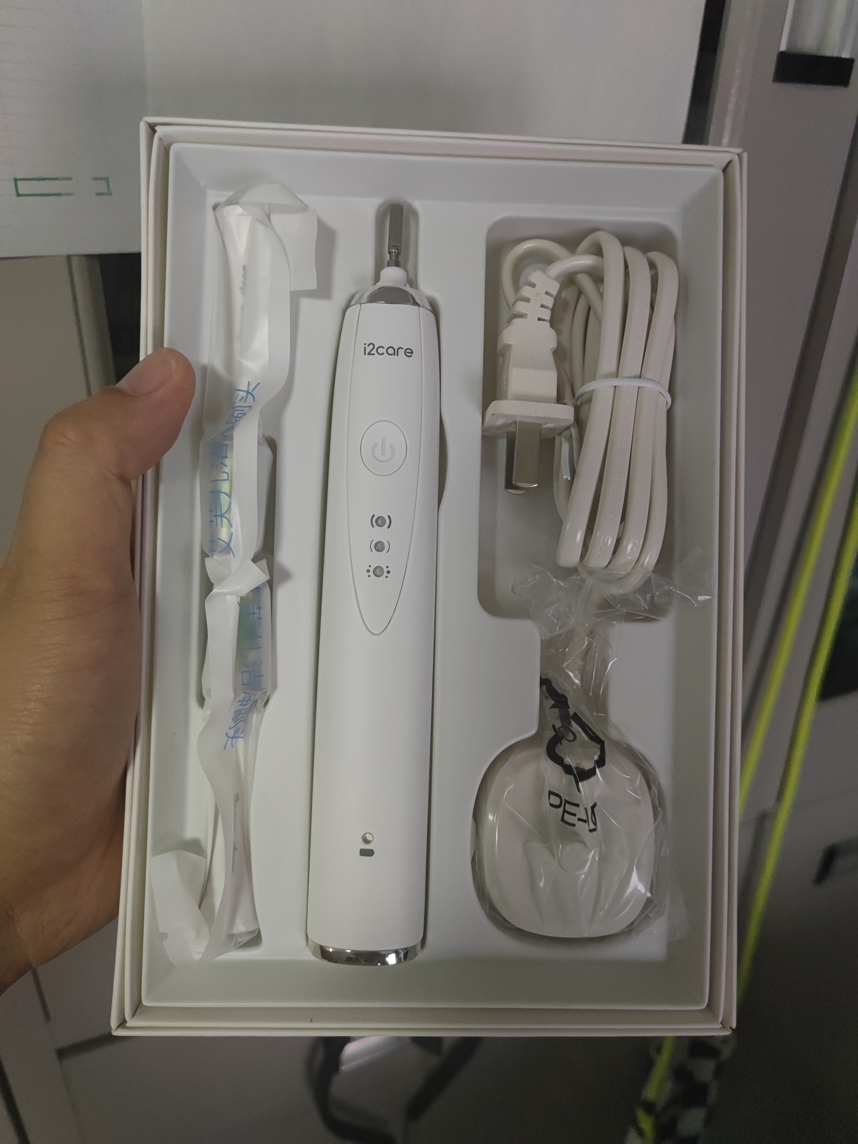 清洁型白色替换刷头电动牙刷2