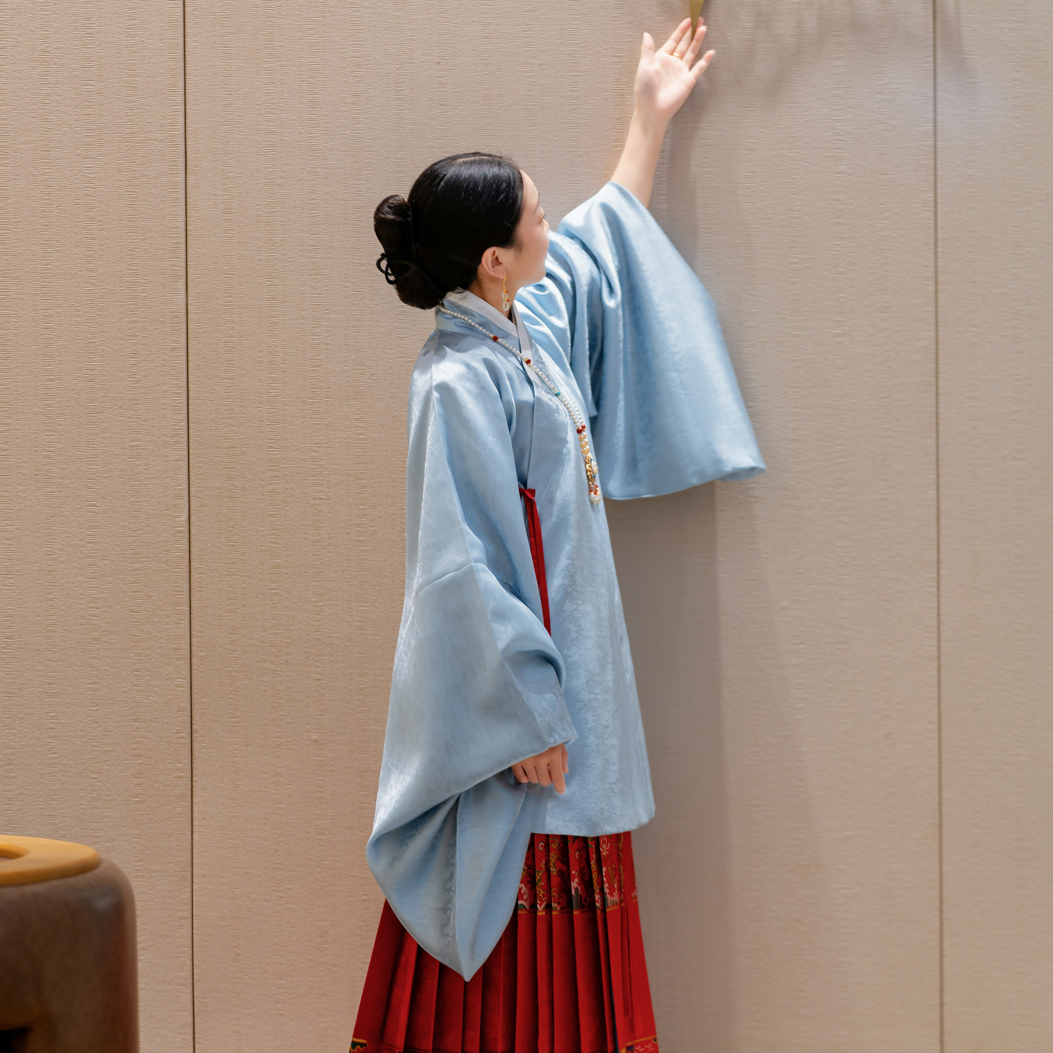 松塔汉服 明制交领琵琶袖中长袄 云纹 春秋款