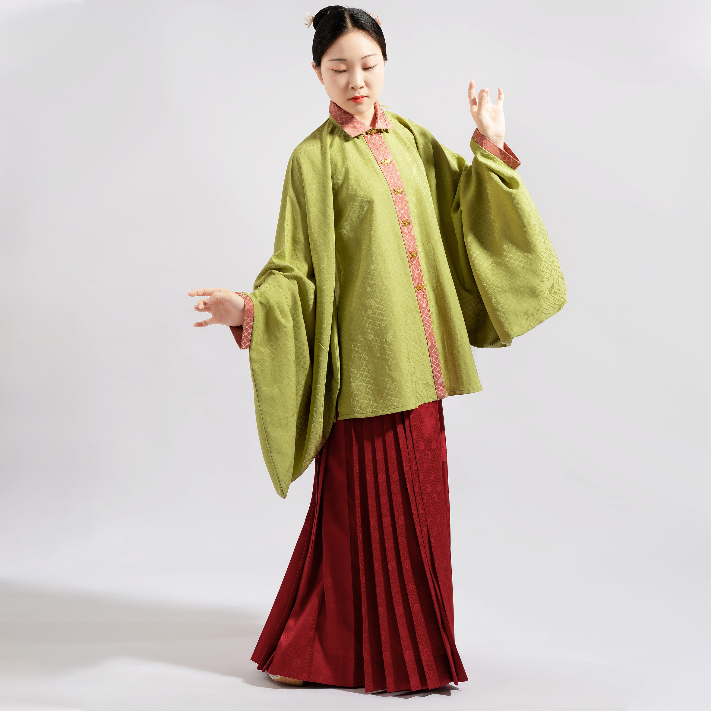 松塔汉服明制立领对襟琵琶袖短衫锦鲤人棉马面裙万字杂宝纹女款