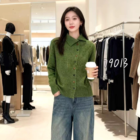 2025秋冬新款韩版宽松慵懒风翻领一排扣针织开衫女毛衣外套上衣