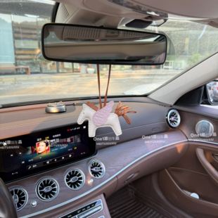 H家同款车载香薰后视镜小马挂件鳄鱼皮小飞马钥匙扣高端包包挂件