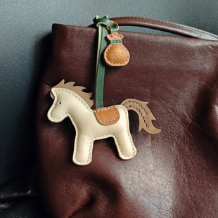 骏马包包挂件公仔高级感配饰装饰书包背包饰品轻奢小众车钥匙挂饰