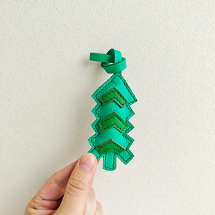 青松高级感挂件包包2026新款女生书包挂饰真皮手工可爱礼物背包