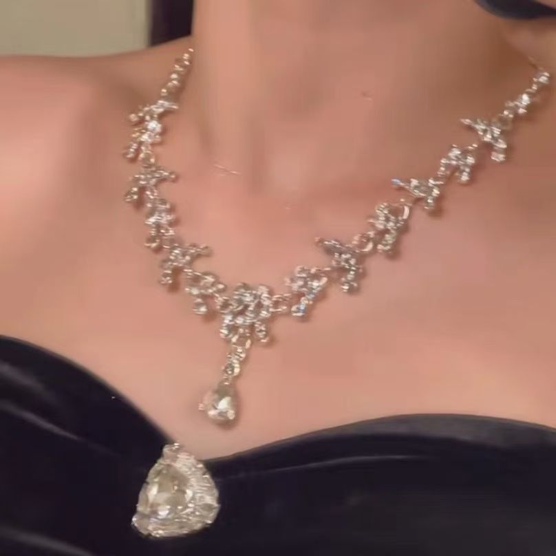 韩式锆石水滴项链高级设计感轻奢小众锁骨搭配婚纱新娘礼服配饰