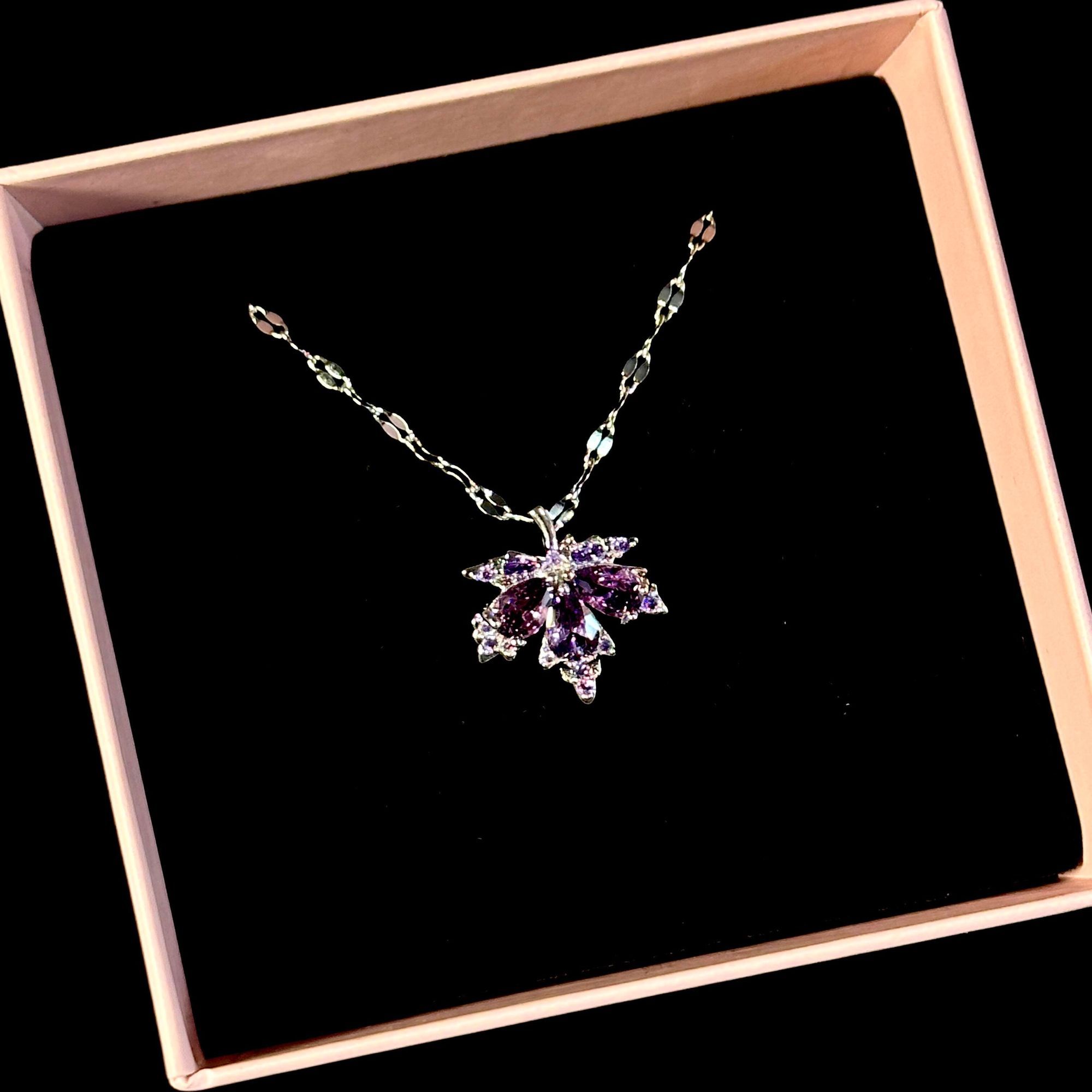 【初遇倾心】Noble Glance 轻奢紫色枫叶项链女精致锁骨链高级感