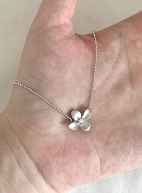 银色拉丝立体花朵项链女韩系清冷感精致轻奢高级感时尚简约锁骨链