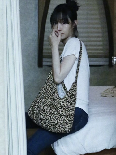 Корейская леопардовая травяная сумка Снарпад Песня Huiqiao Bai Li Lily Kong xiaooshen одинаковое плечо кросс -мешки с легкими эмис ванадные сумки