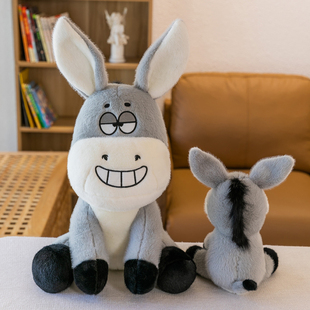 憨笑小毛驴坐款公仔搞笑小马摆件办公桌装饰男孩卡通驴子毛绒玩具