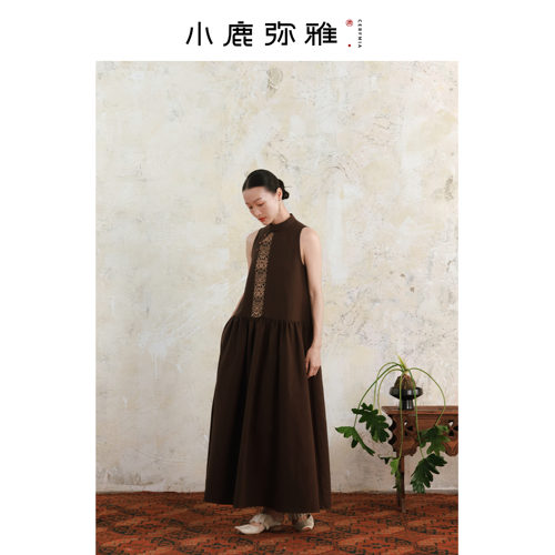 小鹿弥雅《苗》系列刺绣连衣裙