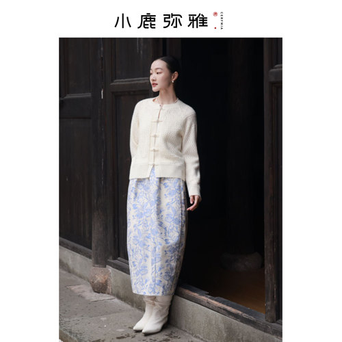 小鹿弥雅《小轩窗》系列新中式对襟圆领羊绒羊毛盘扣毛衣秋冬
