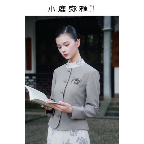 小鹿弥雅《知秋》新中式文艺复古圆领正肩短款收腰长袖外套春秋