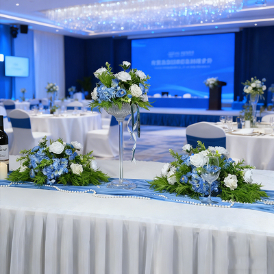 蓝白色桌面花艺布置假花长桌摆花