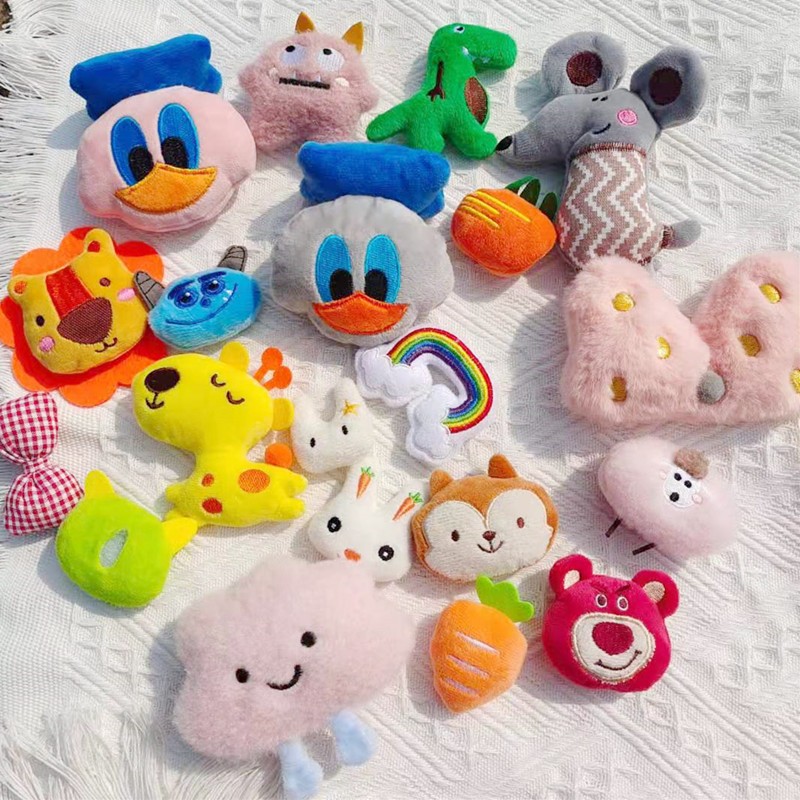 可爱卡通毛绒胸针玩偶小鹿小狮子毛毡包礼品袋公仔配件别针1688网