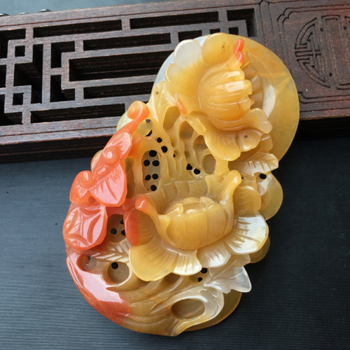 黄龙玉花开富贵挂件天然玉石