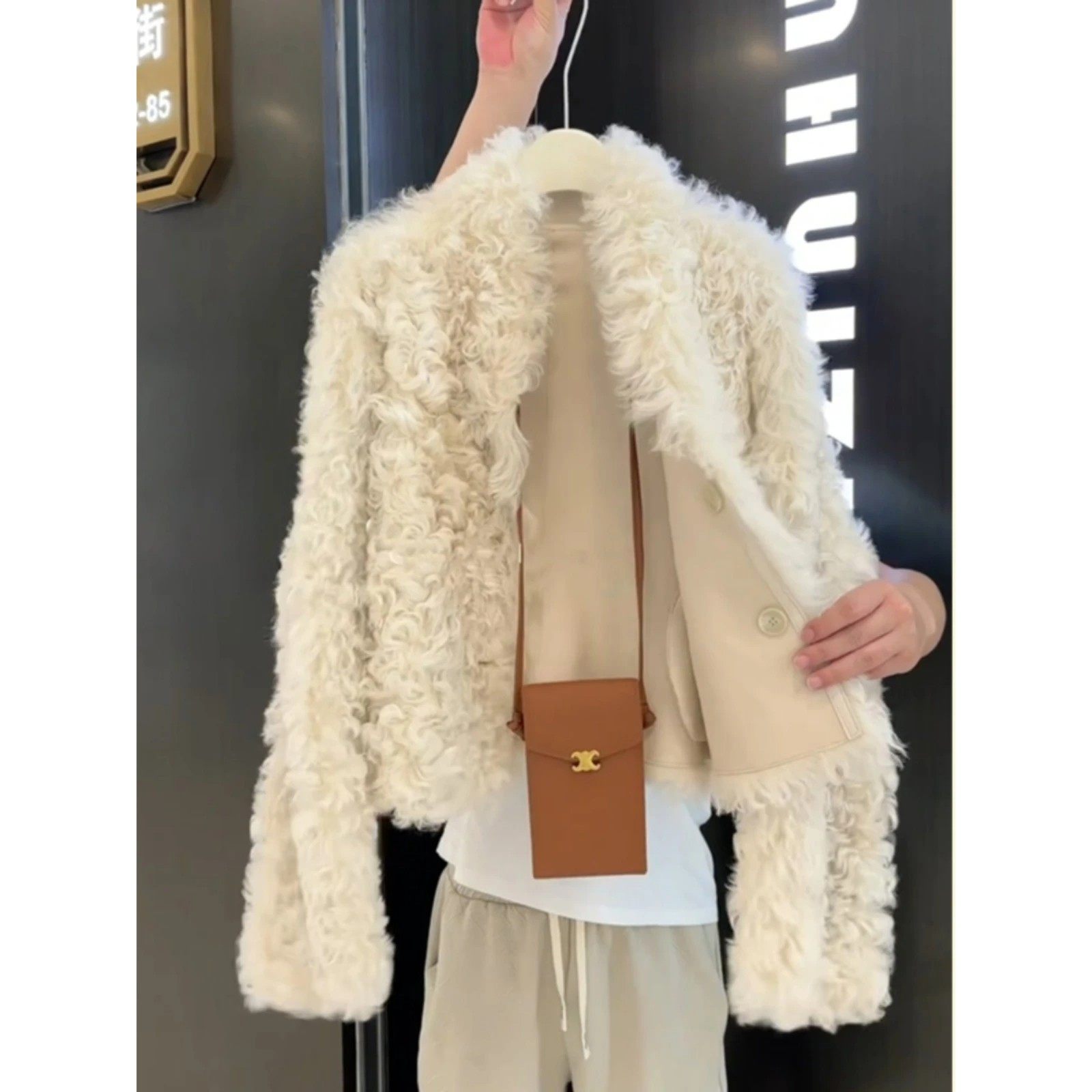 独特超好看气质休闲小香风皮毛一体羊羔毛纯色外套女2025新款爆款,女装/女士精品,短外套,淘宝优惠券,粉丝福利购,淘宝优惠卷