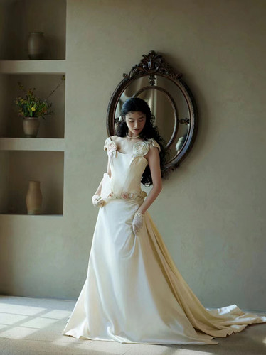 雅赏法式复古缎面轻婚纱
