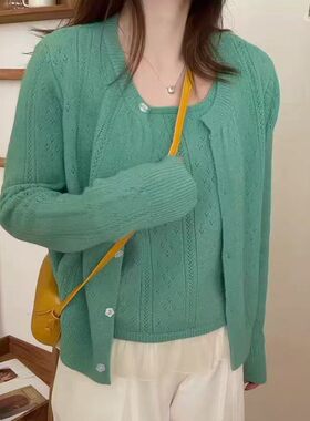韩系甜美绿色镂空毛衣两件套女冬季软糯宽松慵懒风外穿针织开衫