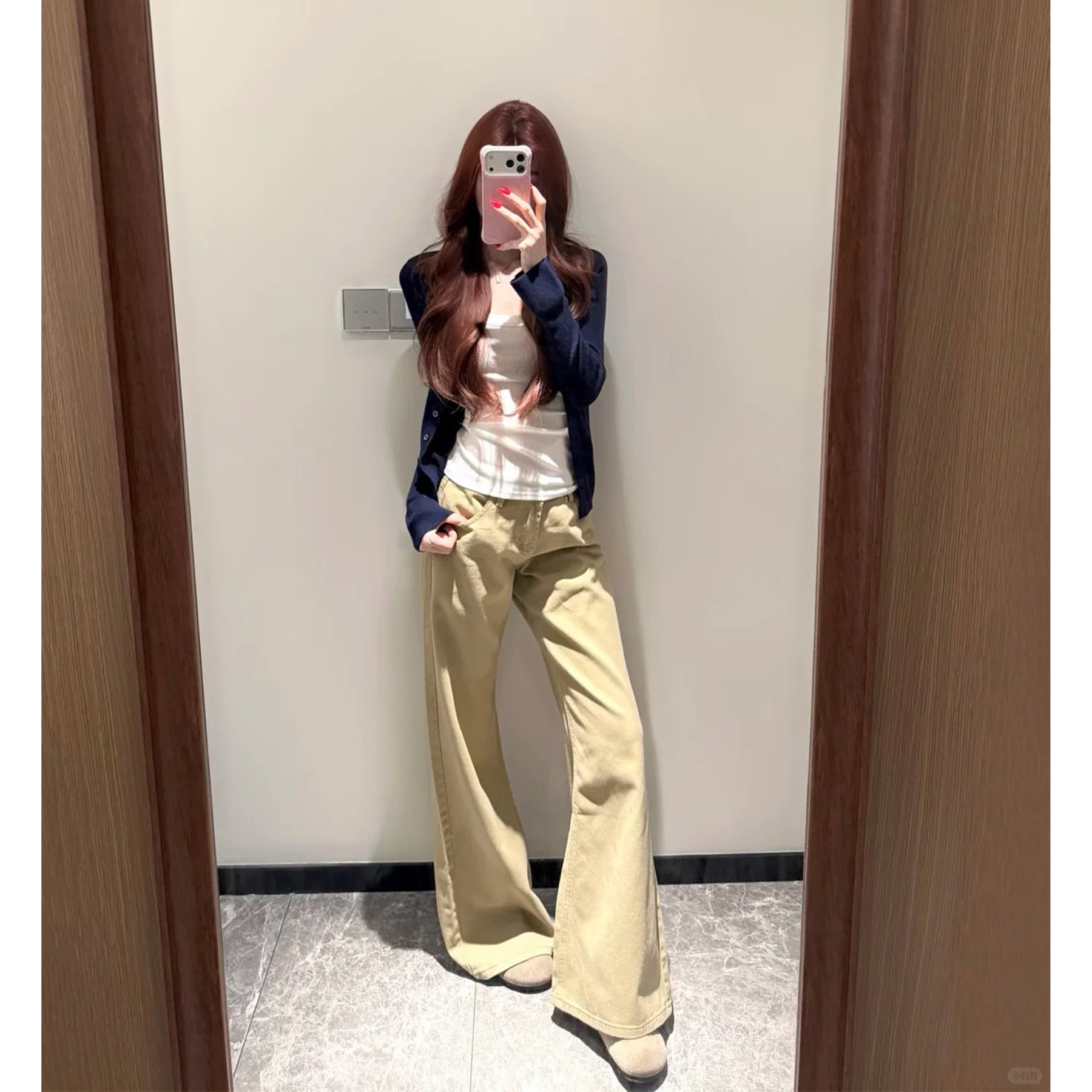 卡其色低腰微喇牛仔裤女2026新款秋季今年流行美式宽松阔腿长裤子