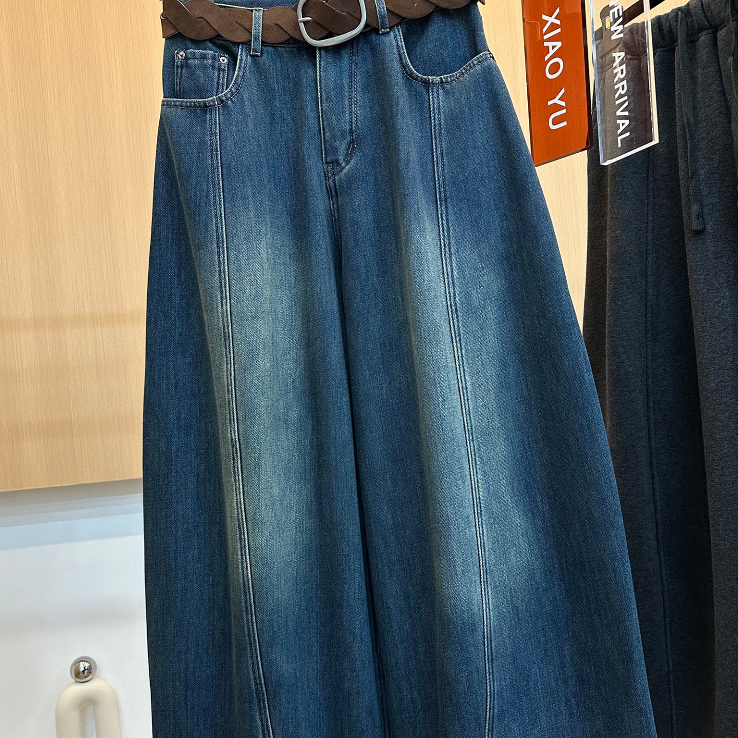 高端欧货冬季新款设计感小众宽松休闲加绒垂感牛仔直筒阔腿裤女