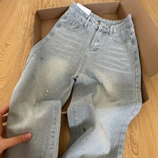 浅蓝色烫钻直筒牛仔裤女2026春季新款设计感流行高腰显瘦阔腿长裤