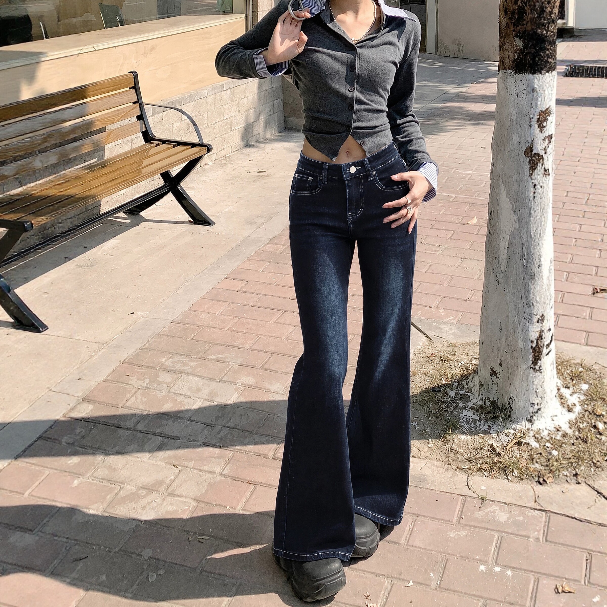 蓝灰色美式微喇牛仔裤女2026秋季新款高腰显瘦修身不贴腿喇叭裤子