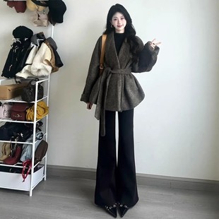 黑色不贴腿微喇牛仔裤女秋冬新款加绒胖mm大码高腰显瘦阔腿喇叭裤