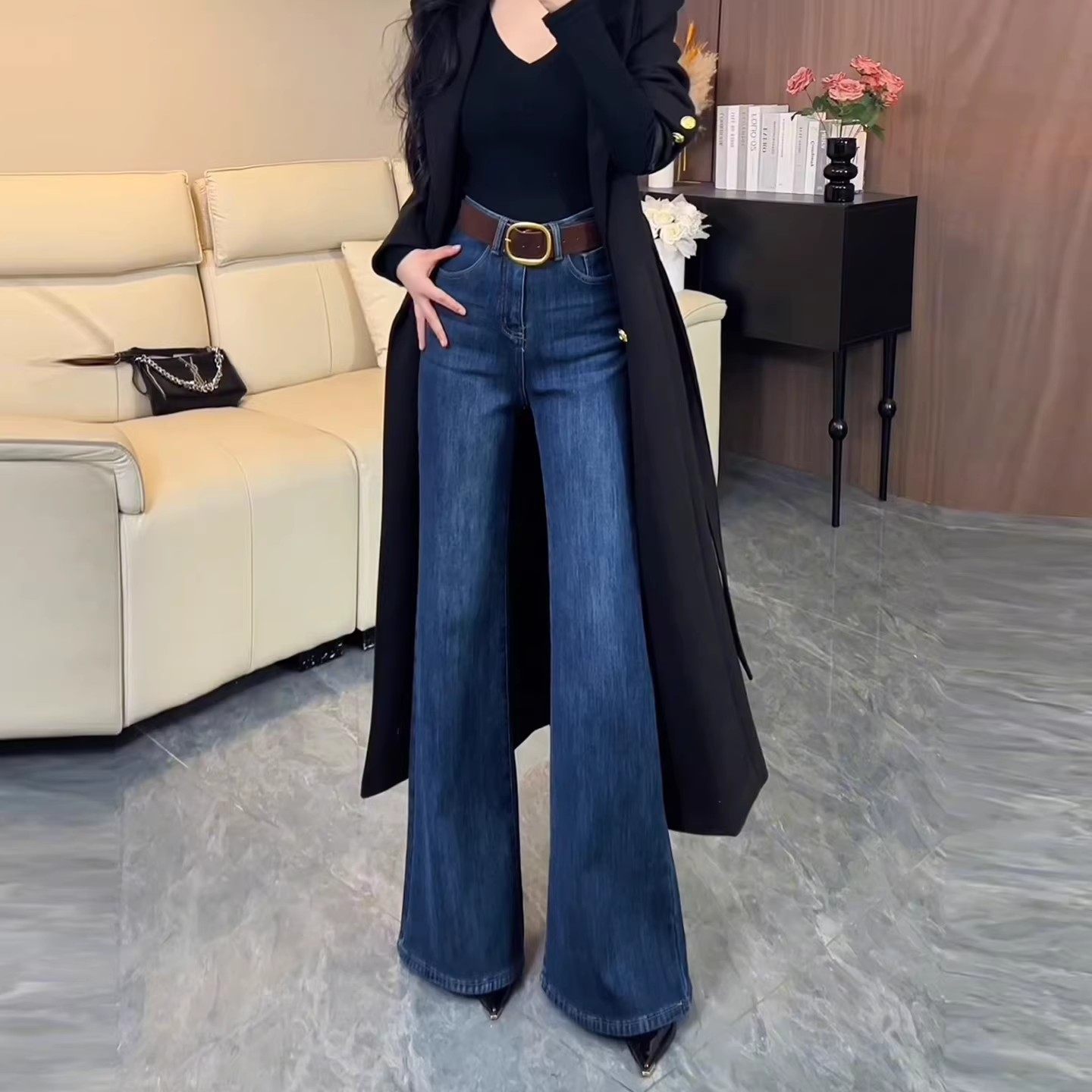 蓝色微喇阔腿牛仔裤女2026年冬季大码胖mm宽松显瘦修身加绒直筒裤