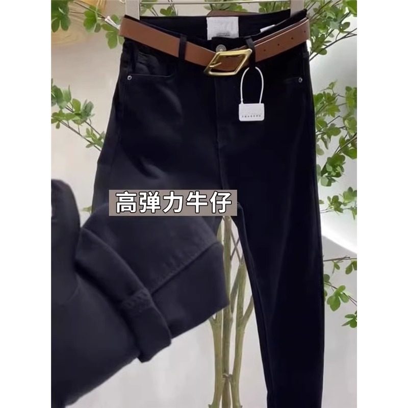 超显瘦的黑色小脚牛仔裤