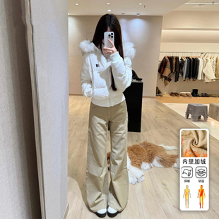 卡其色加绒低腰微喇牛仔裤女2026秋冬新款显瘦不贴腿拖地喇叭裤子