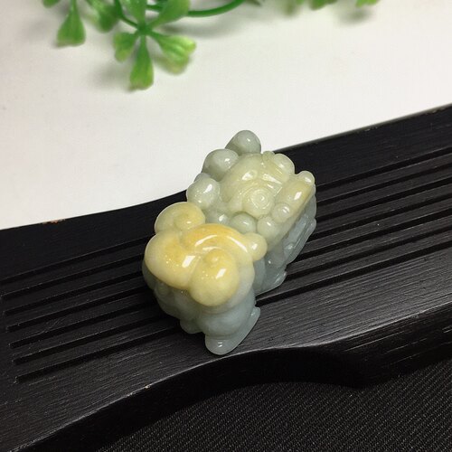 天然黄翡霸王貔貅，老坑料，水头足，玉质细腻，雕工精湛