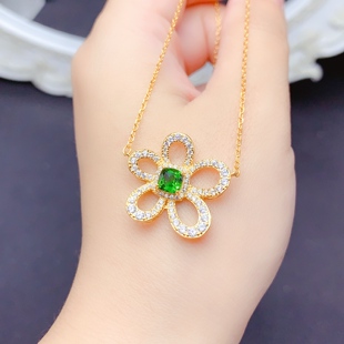 透辉石项坠，升值空间较大，款式新颖大方，主石尺寸5mm