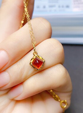 【地大珠宝】天然芬达石榴石吊坠到货，颜色超好，晶体全净，S92