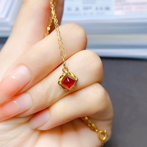 【地大珠宝】天然芬达石榴石吊坠到货，颜色超好，晶体全净，S92