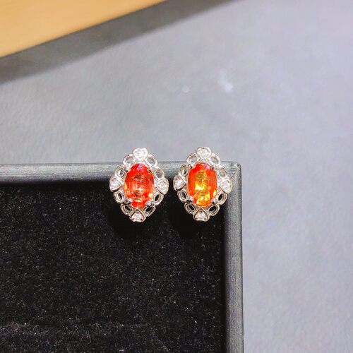 天然彩蓝宝耳钉出货，天然彩色蓝宝耳钉 尺寸4*6mm