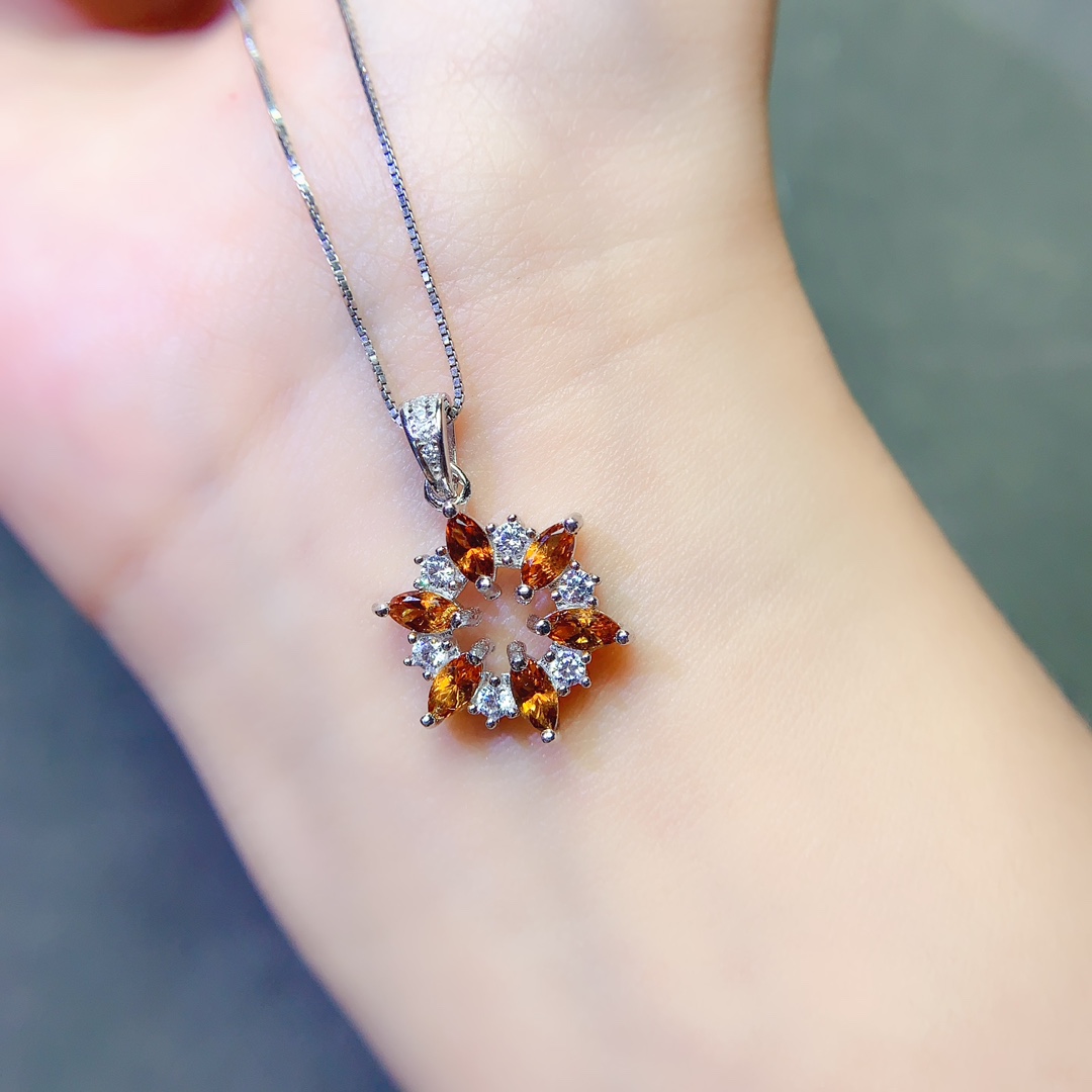 黄水晶吊坠，纯晶体干净，高品质，s925银精工镶嵌，尺寸2.5x5土