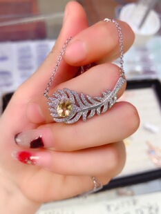 巴西黄水晶吊坠,主石尺寸:6X8mm。925银镶嵌土属性