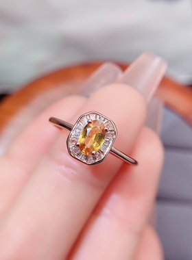 天然黄蓝宝戒指/吊坠，美丽黄色，清新又秀丽。主石尺寸：4X6mm礼