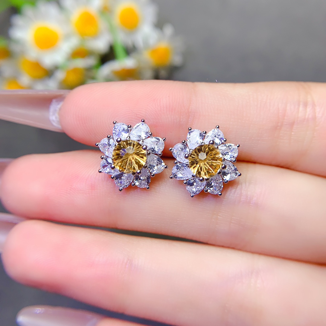 黄水晶烟花切耳钉，纯晶体干净，s925银精工镶嵌，尺寸圆6土属性