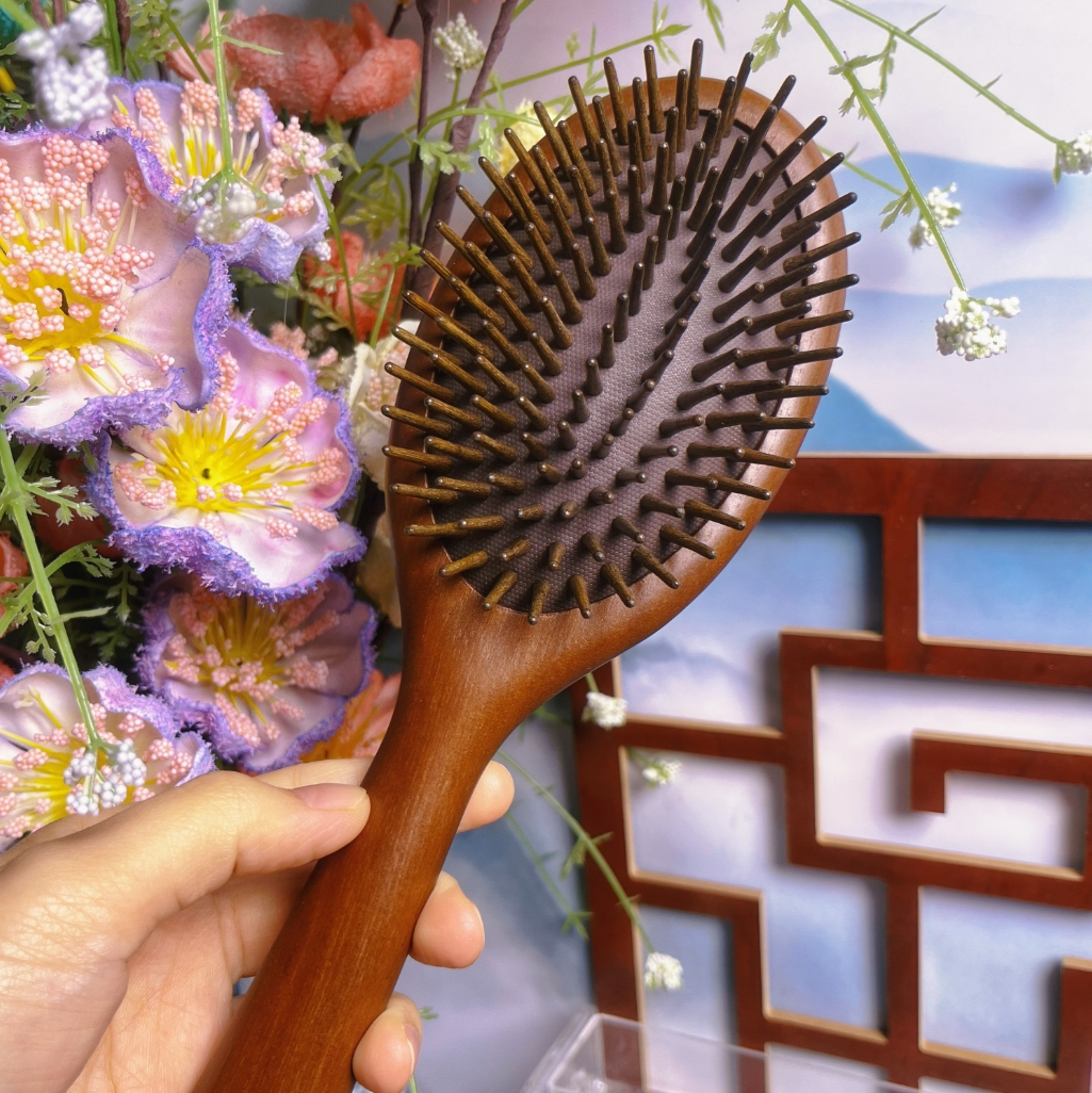 天然檀木长柄圆款彩绘气垫梳