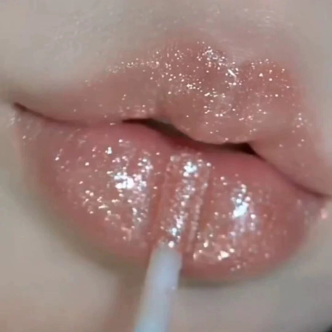 带闪镜面珠光爆闪唇蜜水光嘟嘟唇图片