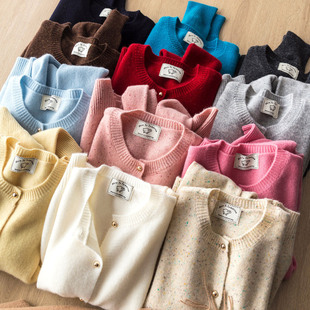 巨宠溺 软糯纯羊毛点子花纱针织开衫圆领小金扣气质百搭毛衣外套