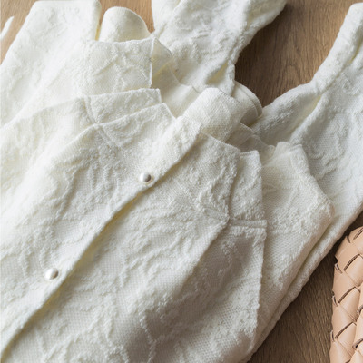 月桂织纹温柔仙气法式设计感木耳边浮雕提花珍珠扣羊毛针织衫衬衫