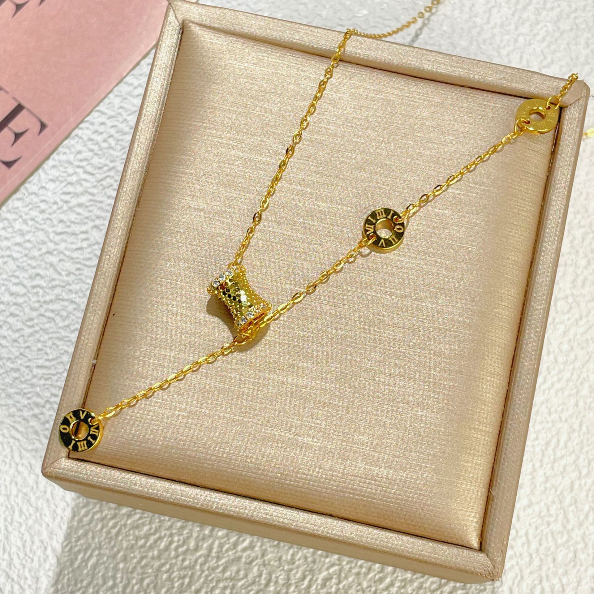 s925纯银镀黄金色新款时尚蜂窝小蛮腰吊坠闪亮项链女路路通锁骨链