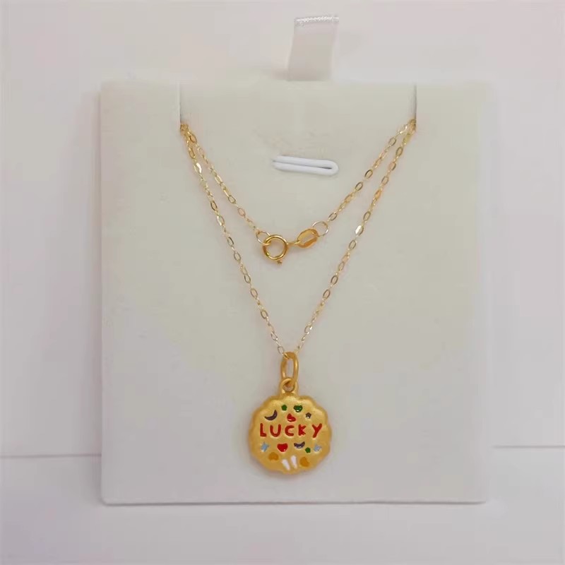 黄金包银首饰项链黄金色幸运曲奇吊坠圆牌子趣玩珐琅lucky锁骨链