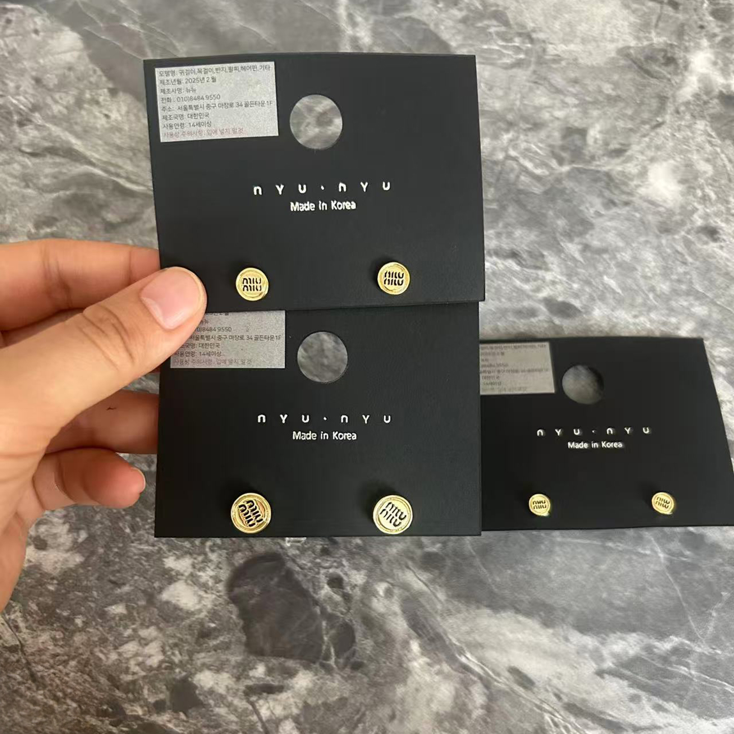 简约时尚气质立体圆形金属字母耳钉女小巧精致百搭耳环高级感耳饰